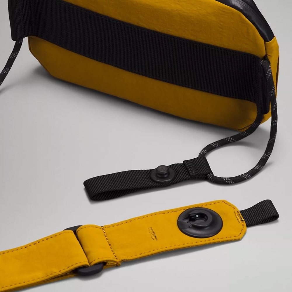 NWT Lululemon Pop It Off Crossbody Bag in Gold Spice & Black - Picture 3 of 9